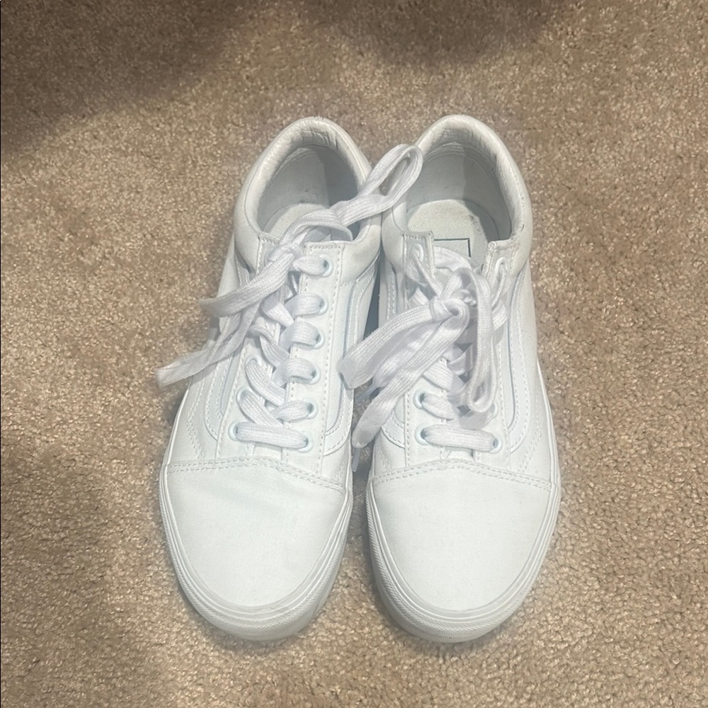 Vans White Low-Top Sneakers Minimalist Design